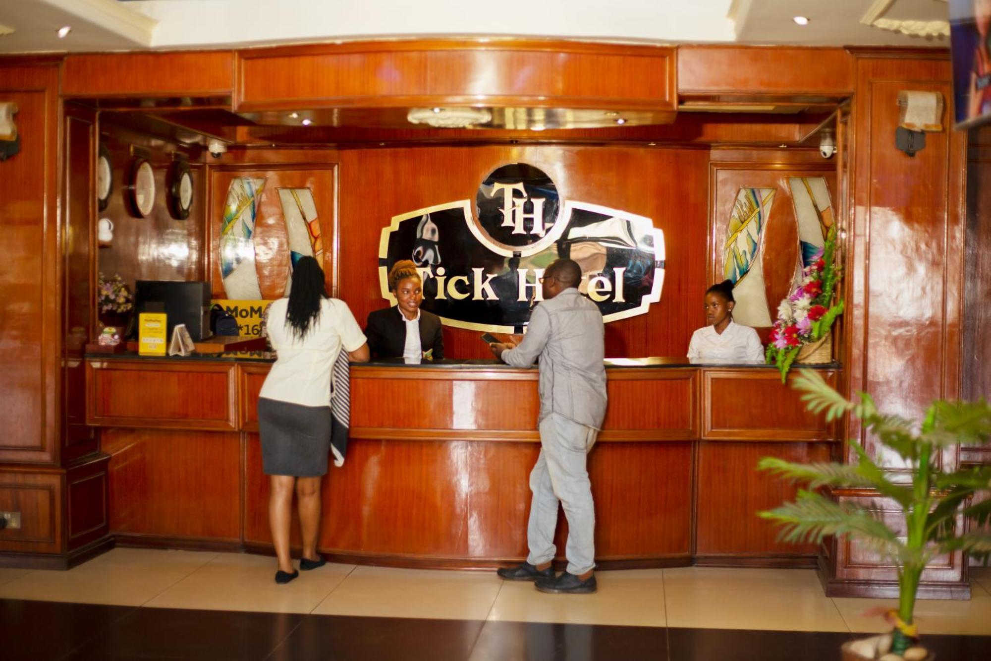 The Tick Hotel Kampala Buitenkant foto